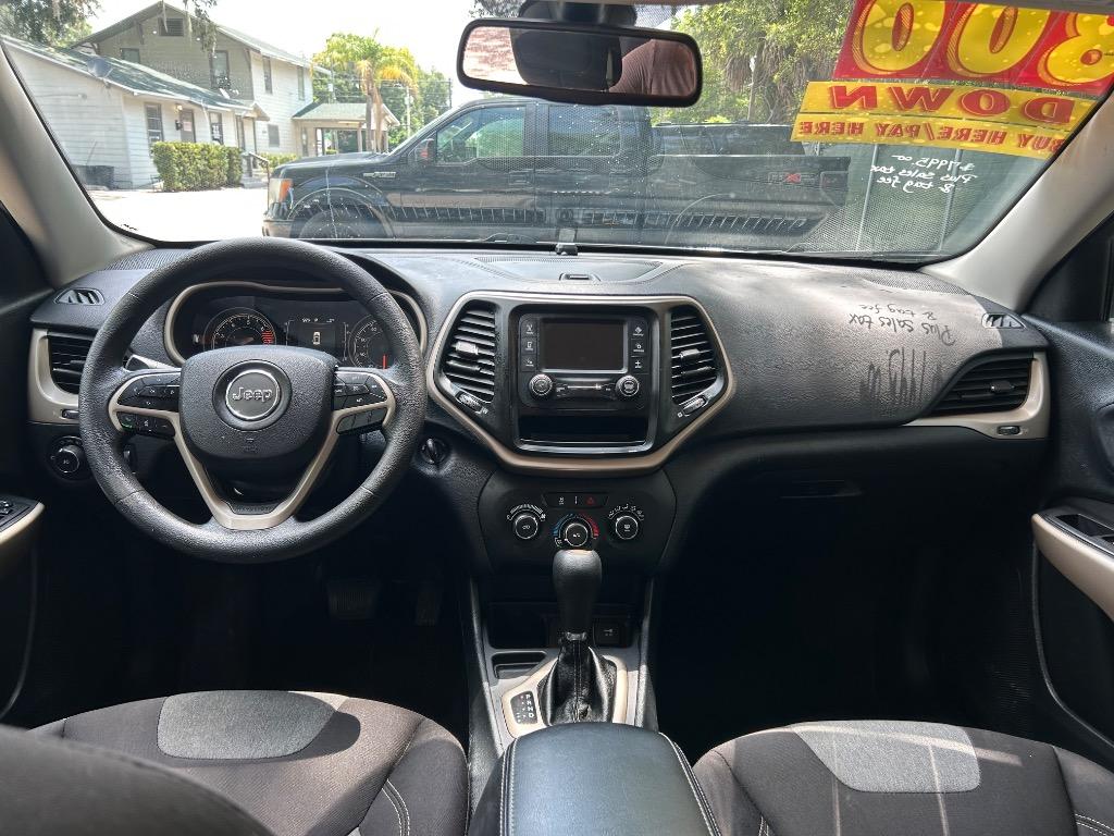 2018 Jeep Cherokee Latitude - Photo 10