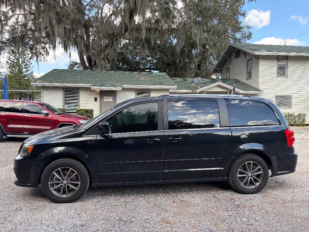 2017 Dodge Grand Caravan SXT's photo